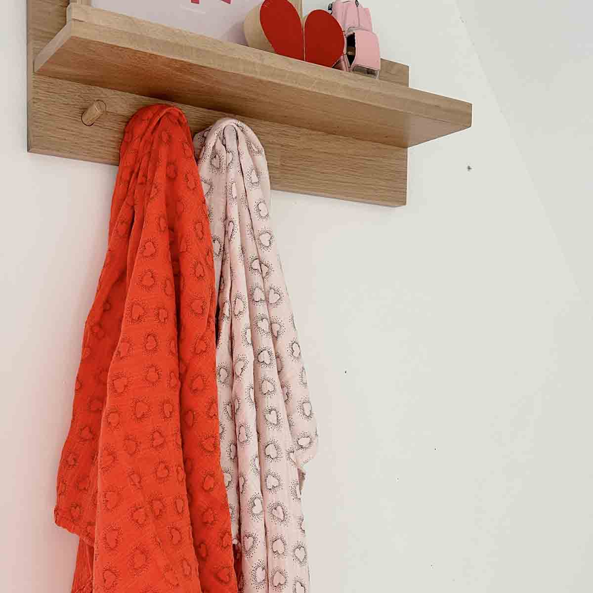 BIANCA SWADDLE DOTTED HEART POPPY: POPPY / DOTTED HEART