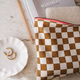 LILI FLAT POUCH CHECKERBOARD TOFFEE