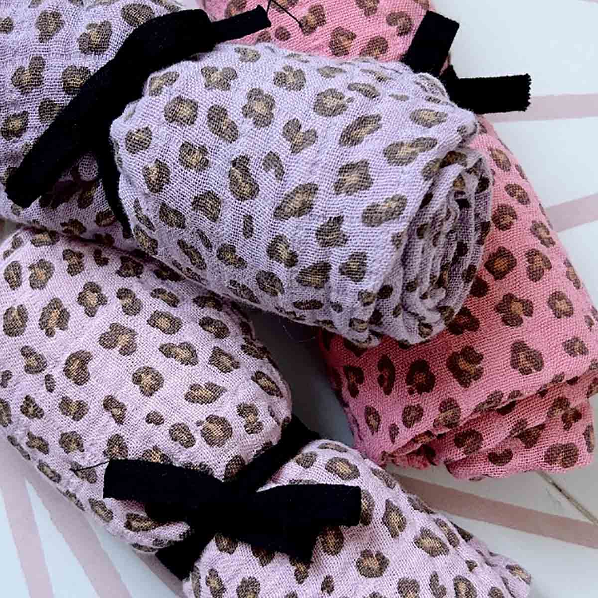 BIANCA SWADDLE MINI LEOPARD GERANIUM: MINI LEOPARD