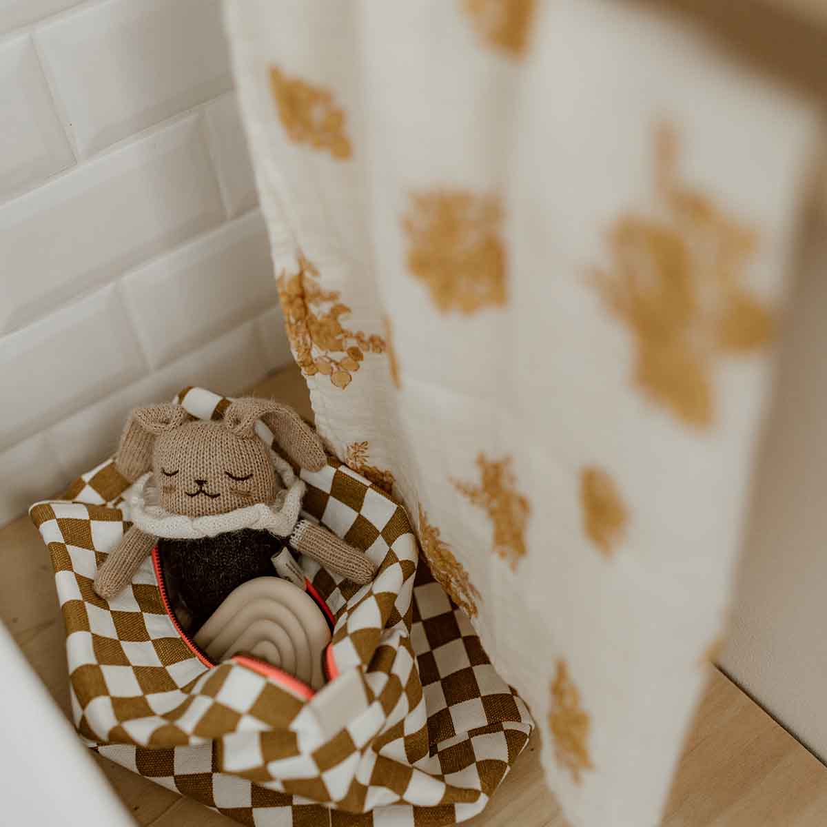 VIC TOILETRY BAG CHECKERBOARD CARAMEL: TOFFEE / CHECKERBOARD